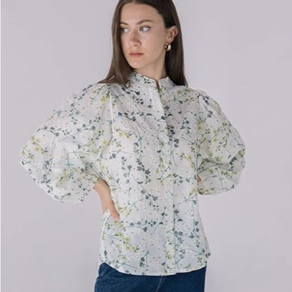 Solitaire Floral Embroidered Eyelet Long Sleeve Button-Up Blouse size Large